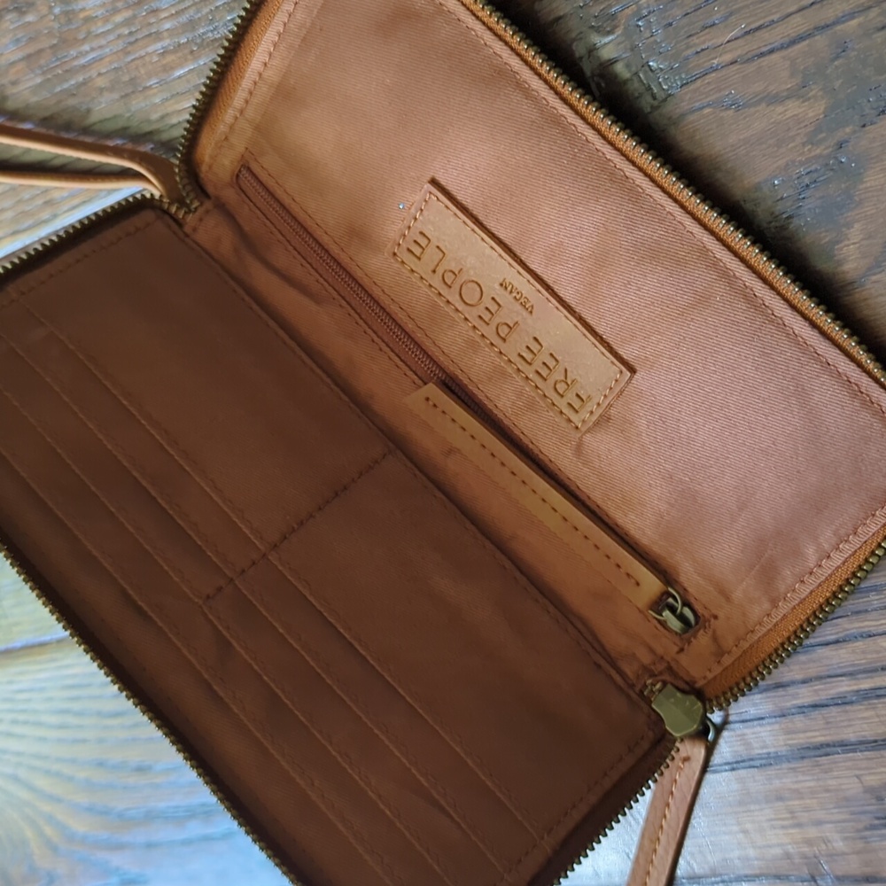 FREE PEOPLE I Cognac Brown Vegan Faux Leather Zippered Wallet Wristlet Purse - Picture 6 of 12